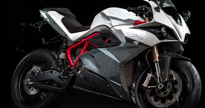 Moto elettriche in autostrada, depositato disegno di legge