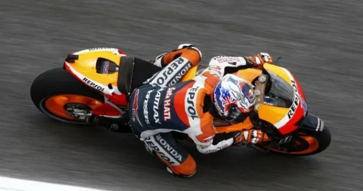 MotoGP, Estoril: nessuno prende Stoner. Lorenzo e Pedrosa piegati, 4° Dovi.