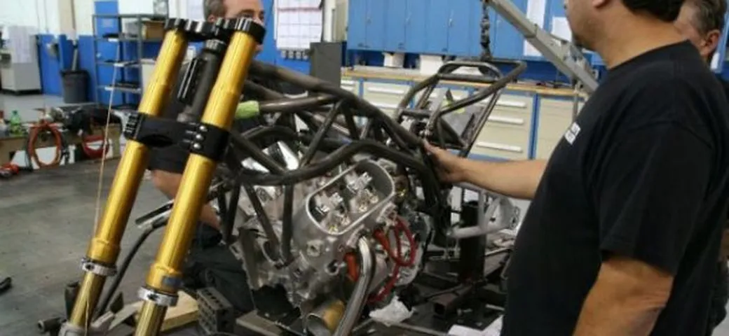Motus MST-01: l'americana motorizzata Chevrolet V4