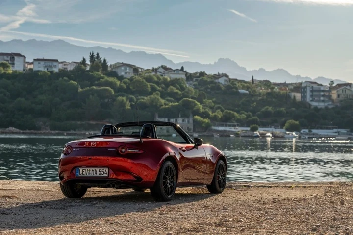 Mazda MX-5, la leggenda continua: tutto sulla nuova generazione