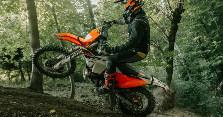 KTM 300 EXC Hardenduro: l’arma definitiva per l’enduro più duro