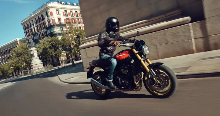 Nuova Kawasaki Z900RS 2026: vecchia anima, cuore hi-tech