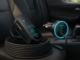 Con questo caricatore USB per auto metti d'accordo tutta la famiglia