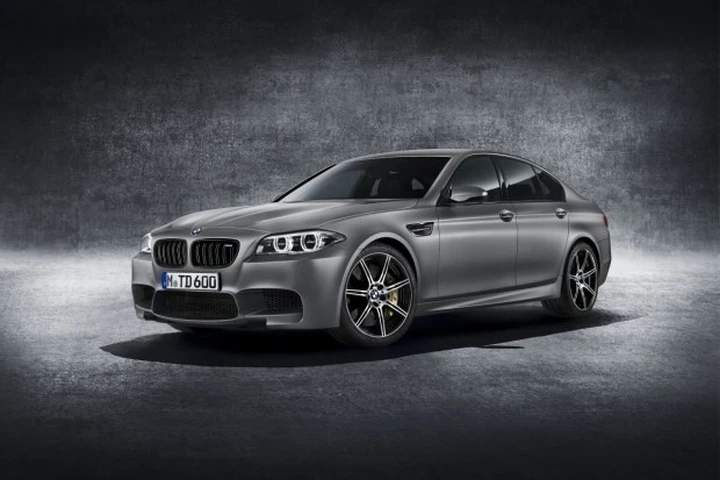 BMW M5 30 Jahre M5: l'ultimo esemplare venduto per oltre 600 mila euro