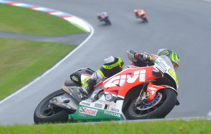 MotoGP Brno, pagelle: Crutchlow show, nel nome di Barry Sheene! Rossi e Marquez, gran podio. Disastro Lorenzo. Delusione Ducati