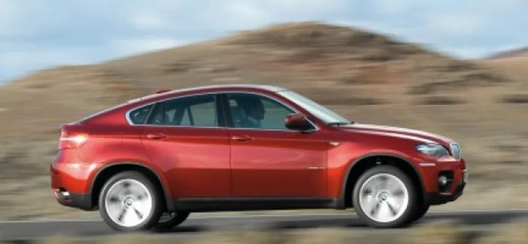 BMW: in arrivo le versioni 335is per Serie 3 Coupé e Cabrio e xDrive40d per X5 e X6