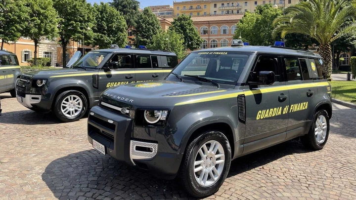 Nuova Land Rover Defender, arruolata nella Guardia di Finanza