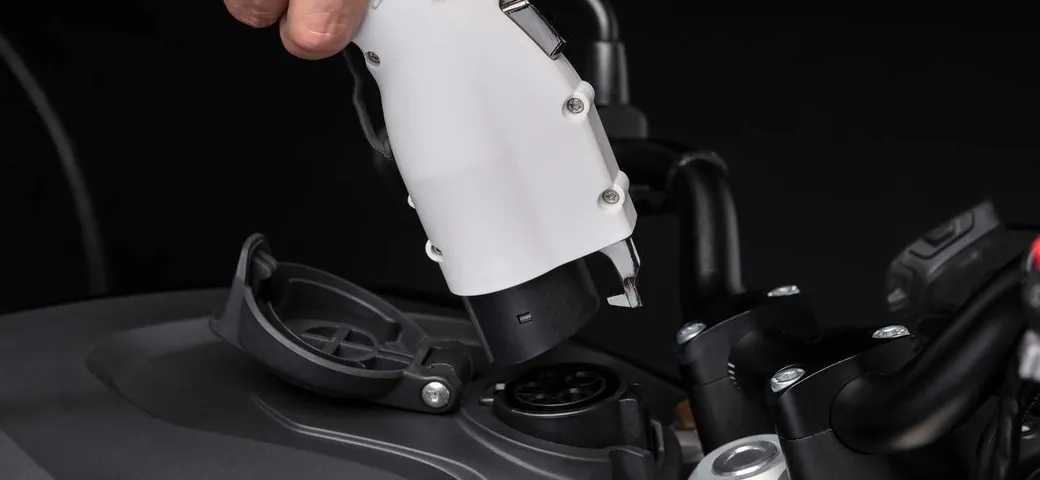 Dal The Bike Shed, la prima colonnina di ricarica per moto elettriche
