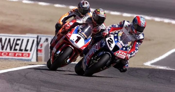 Troy Bayliss, Colin Edwards e quella strana maglietta di Imola 2002...