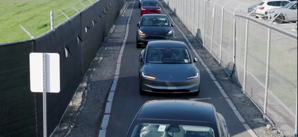 Tesla Cybertruck, stop alla produzione in Texas
