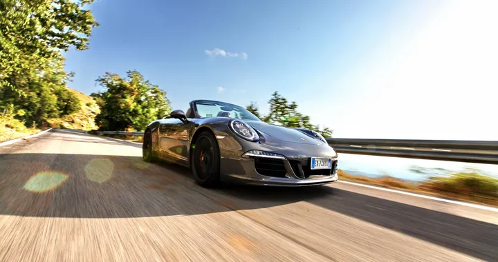 Porsche 911 Carrera 4 GTS Cabrio VS 911 Carrera 4 Cabrio 997