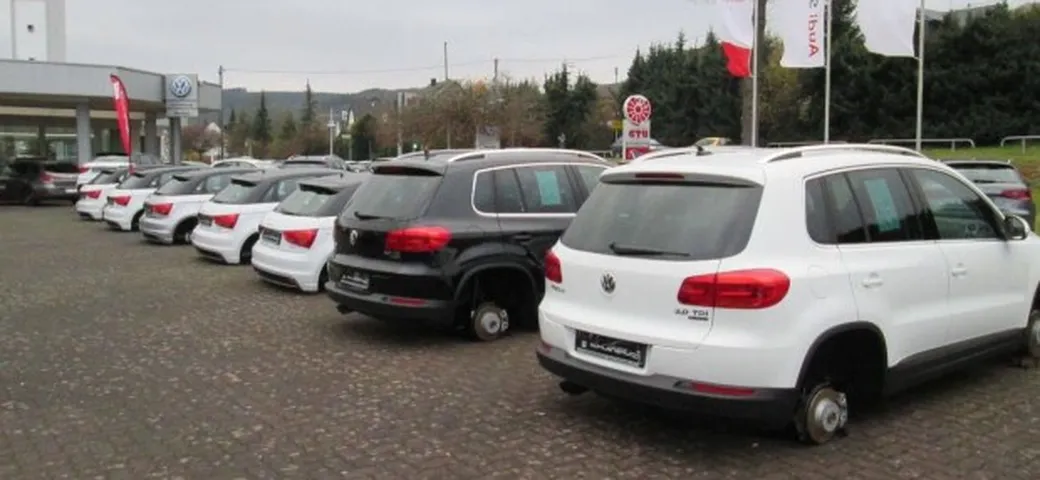 Furto al concessionario: restano sui mattoni 11 fra Audi, Seat e Skoda