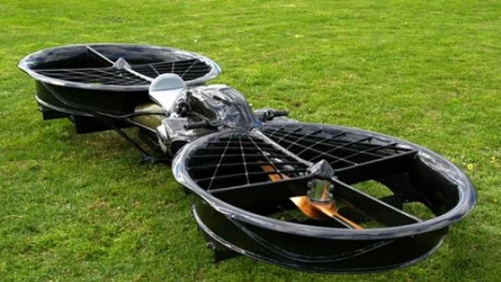 Hoverbike: la moto volante motorizzata BMW