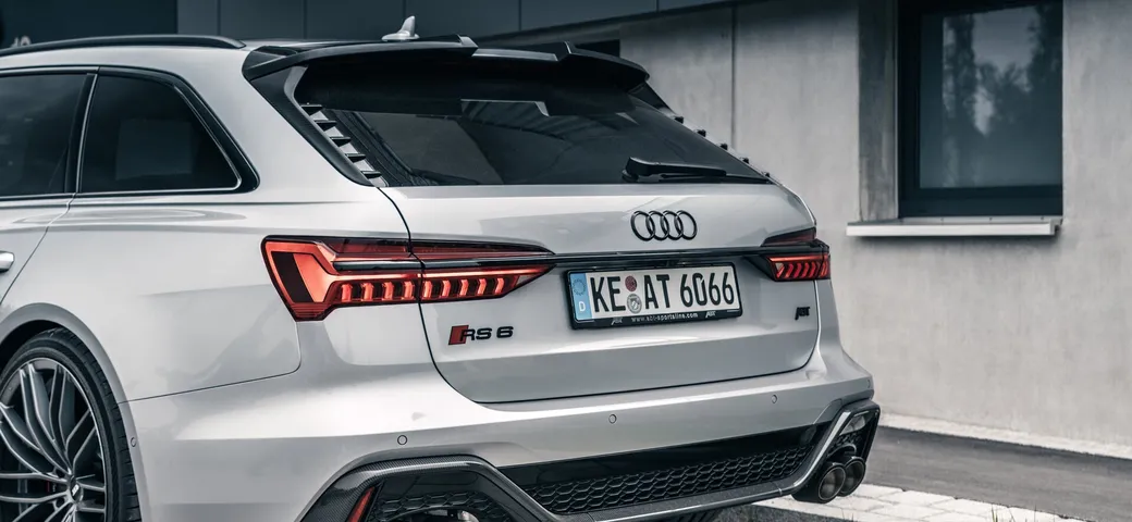 Audi RS6: fuochi d'artificio con lo scarico ABT