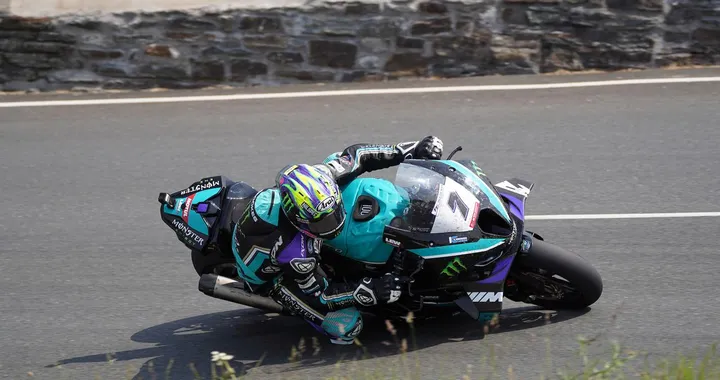 BMW M 1000 RR conquista nuovi record e vittorie con Peter Hickman