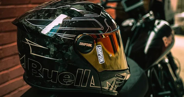Simpson x Buell Mod Bandit: il casco moto in carbonio forgiato a edizione limitata
