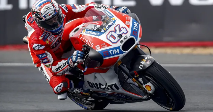 MotoGP Le Mans 2017: Dovizioso svetta su Marquez nelle FP2, Rossi annaspa [FOTO]