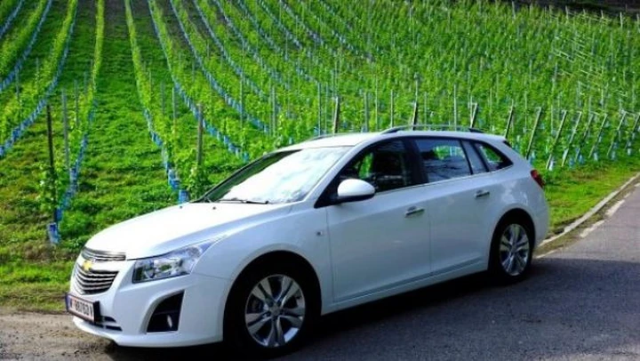 Chevrolet Cruze Station Wagon 2012: caratteristiche, prezzi e impressioni di guida