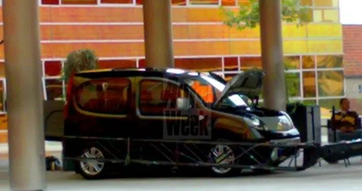 Foto spia: Renault Kangoo Compact 3 porte
