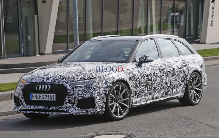 Foto spia Audi RS4 Avant