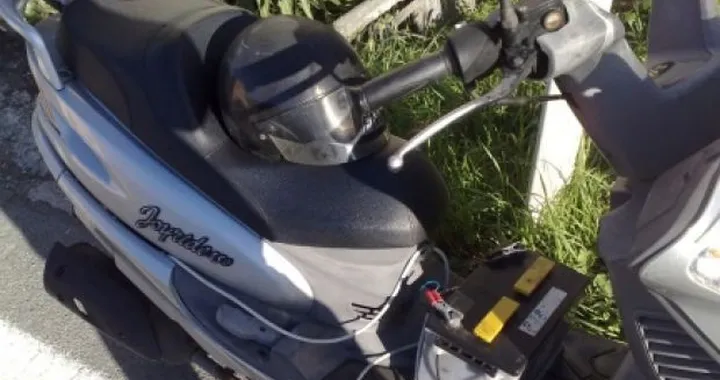 Foto del giorno: scooterista fai da te