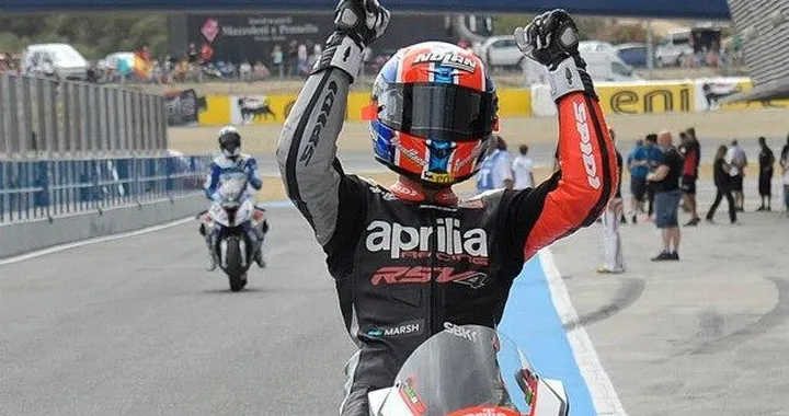 MotoGP, Aprilia: Marco Melandri resta in SBK, almeno per un anno