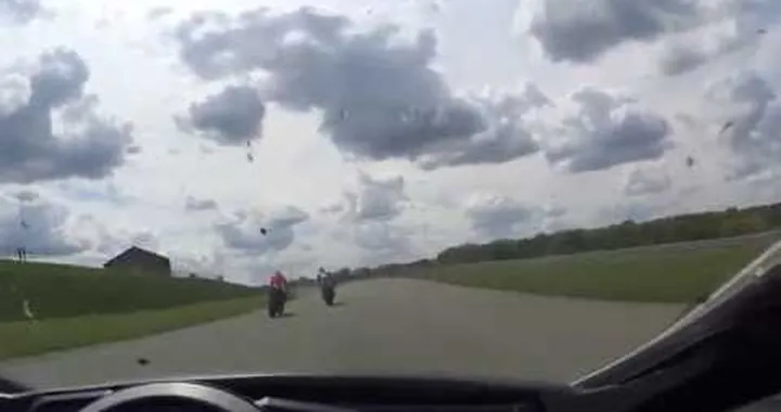Watch for the flying motorcycles !!! crazy wreck