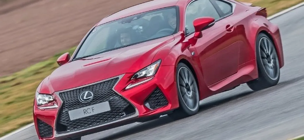 Lexus RC-F: prima prova in pista [Video]