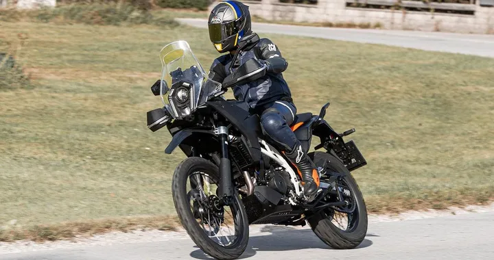 KTM 390 Adventure 2025: primi dettagli sulla nuova enduro di media cilindrata