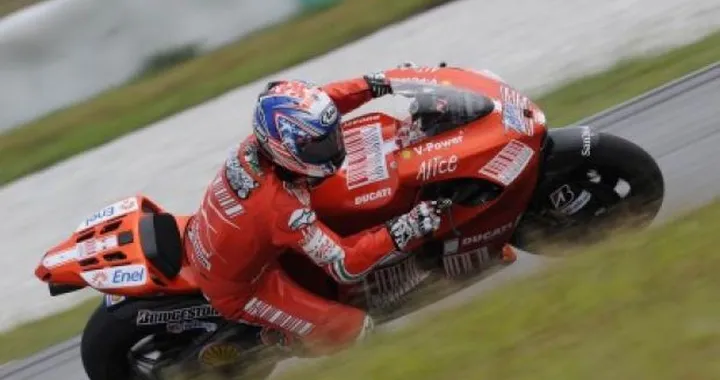 Iniziata l'avventura per gli uomini Ducati: Stoner ok, ma "accusa ancora il polso" e Hayden lavora sodo