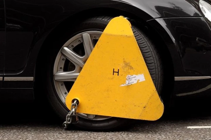 Toglie le ganasce all'auto: denunciato il figlio di Verdini