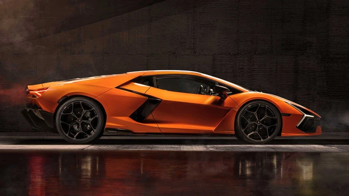 Lamborghini Revuelto: ibrida da brividi