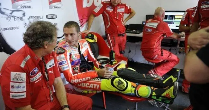 MotoGP Indy, Stoner "marziano" con una marcia in più. Rossi-Ducati: debacle!