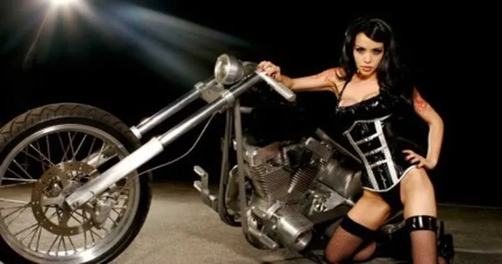 Sexy Bikers: dark chopper