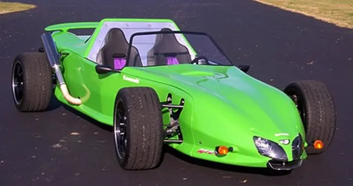 Una Kawasaki ZX9R a quattro ruote!