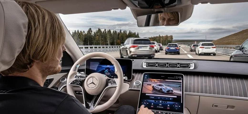 ADAS Livello 3, ora sono omologati: Mercedes è la prima ad utilizzarli