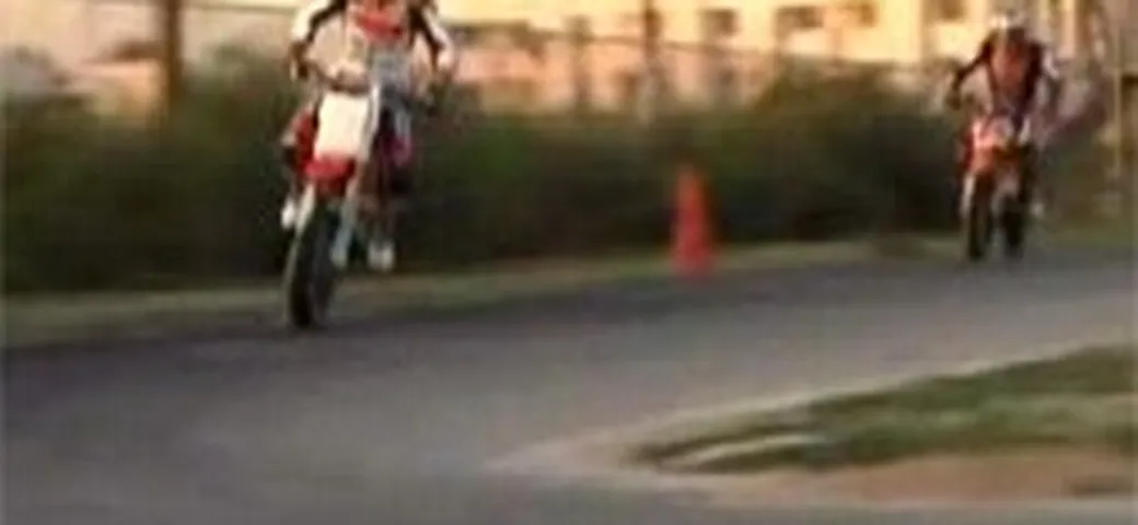 Nicky Hayden si allena con il Motard - video