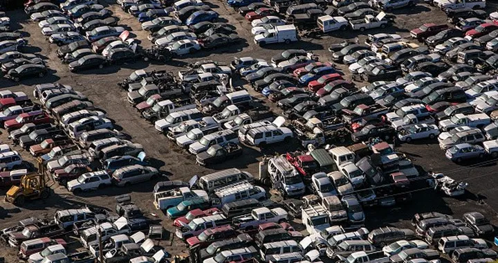 Scoperta centrale di ricettazione e autodemolitore illegale