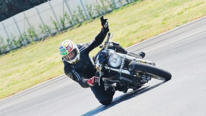 Scatto in Corsa: Monster S4R 996 e Hornet 900