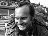Hailwood, 39 anni fa moriva tragicamente “Mike the bike”. La lezione di un campione in pista e fuori