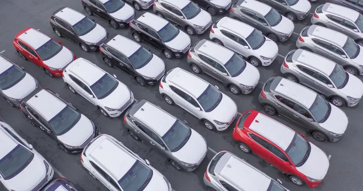 Più di 100.000 auto elettriche ferme in Germania: un disastro