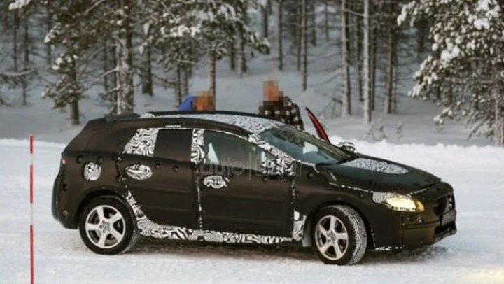 Foto spia Volvo V40