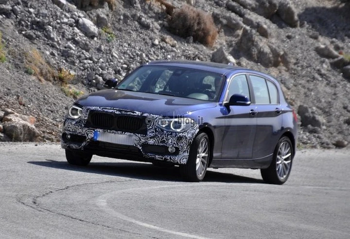 BMW Serie 1: foto spia del facelift