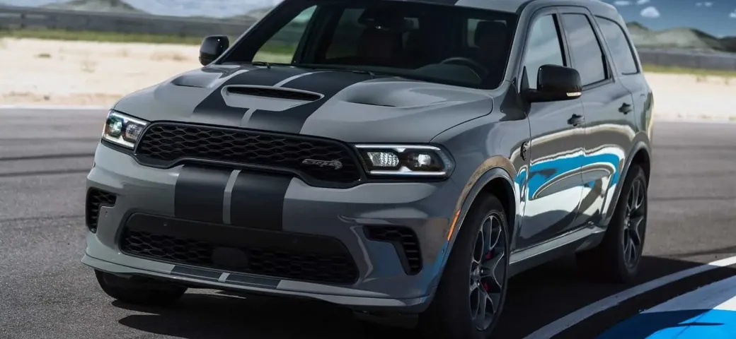 Il V8 non muore, Stellantis rilancia il suo esplosivo HEMI