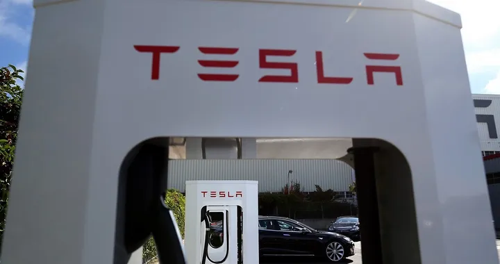 Auto elettriche: il nuovo Supercharger V3 di Tesla supporta 1.500 veicoli al giorno