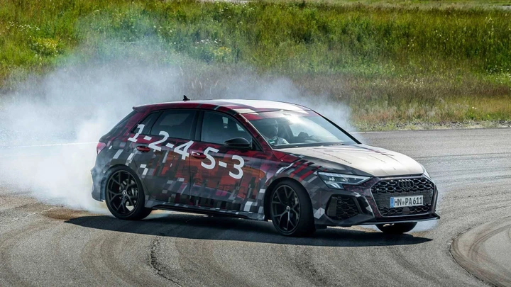 Audi RS3 2021, compatta da drift con 400 CV e Torque Splitter