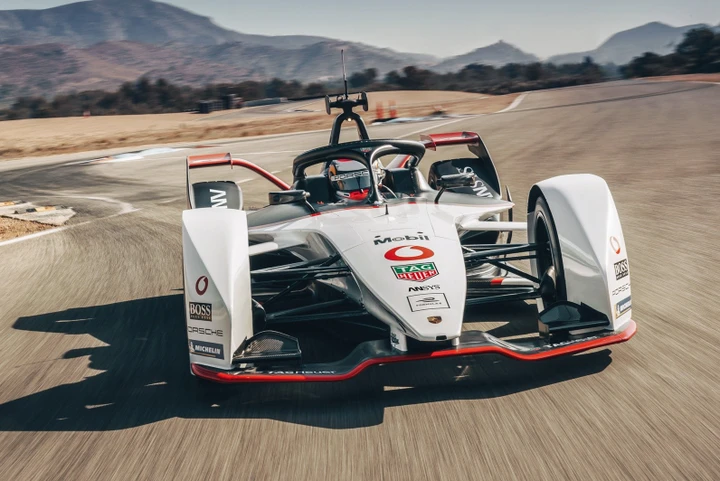 Porsche 99X Electric: svelata la monoposto elettrica