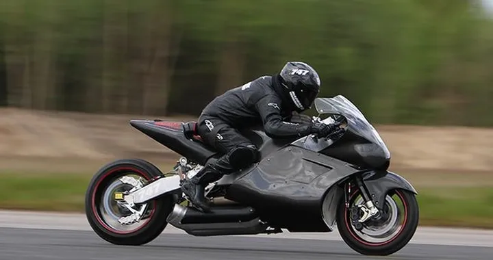 Nuovo record per la Madmax, la moto a turbina da 377 km/h