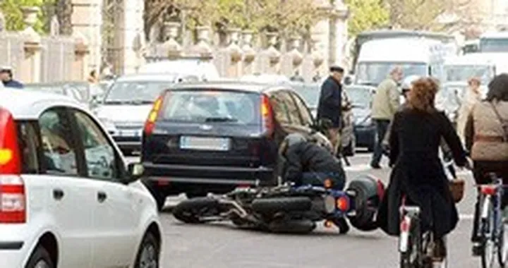 Motociclisti a terra per la cera del corteo, chi paga?