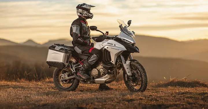 Ducati Multistrada V4 2022: nuove colorazioni, aggiornamenti elettronici e nuovi accessori